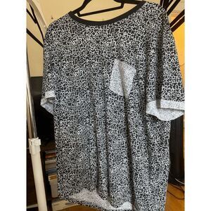 American Rag Cie Black and White Printed Pocket Tee